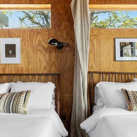Lazo House - Riverfront With Overlooking Llano River エクステリア 写真