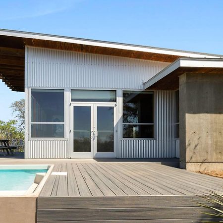 Lazo House - Riverfront With Overlooking Llano River エクステリア 写真