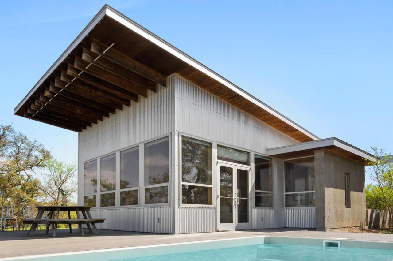 Lazo House - Riverfront With Overlooking Llano River エクステリア 写真