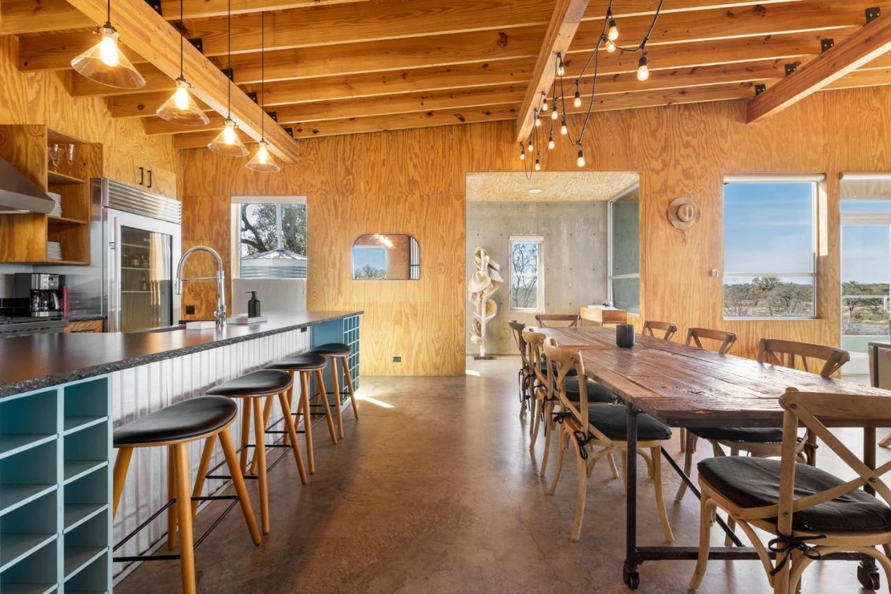 Lazo House - Riverfront With Overlooking Llano River エクステリア 写真
