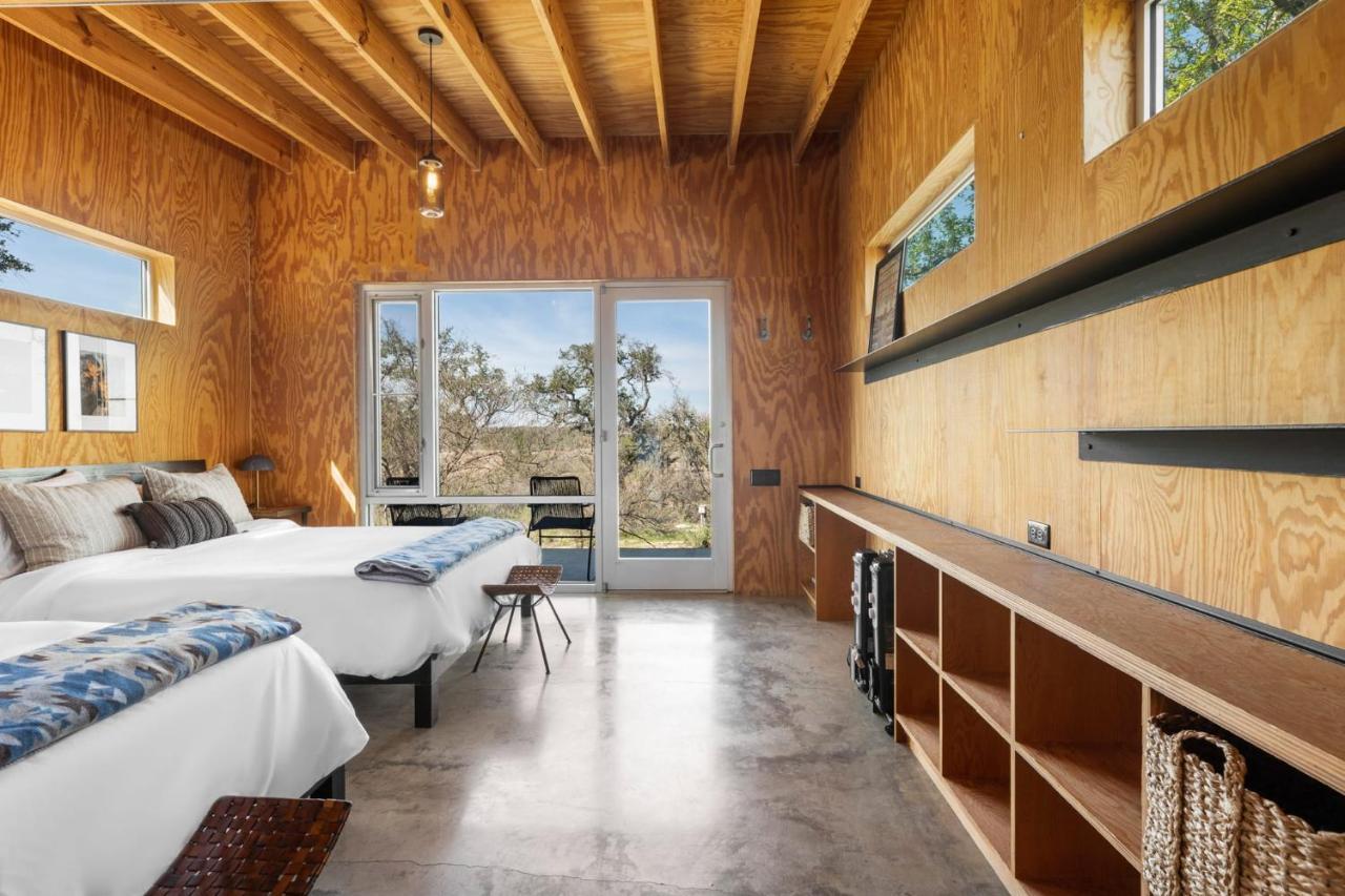 Lazo House - Riverfront With Overlooking Llano River エクステリア 写真