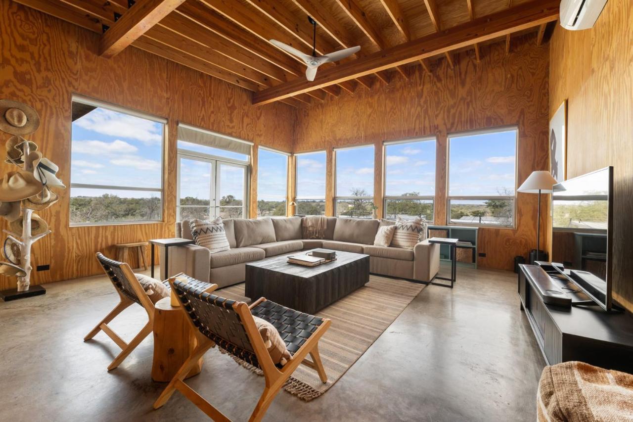 Lazo House - Riverfront With Overlooking Llano River エクステリア 写真
