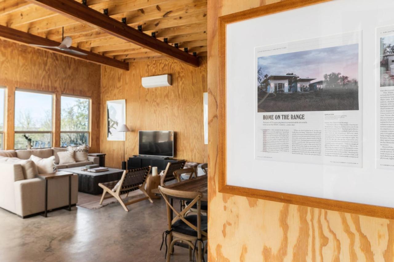 Lazo House - Riverfront With Overlooking Llano River エクステリア 写真