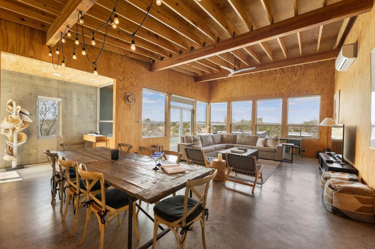 Lazo House - Riverfront With Overlooking Llano River エクステリア 写真
