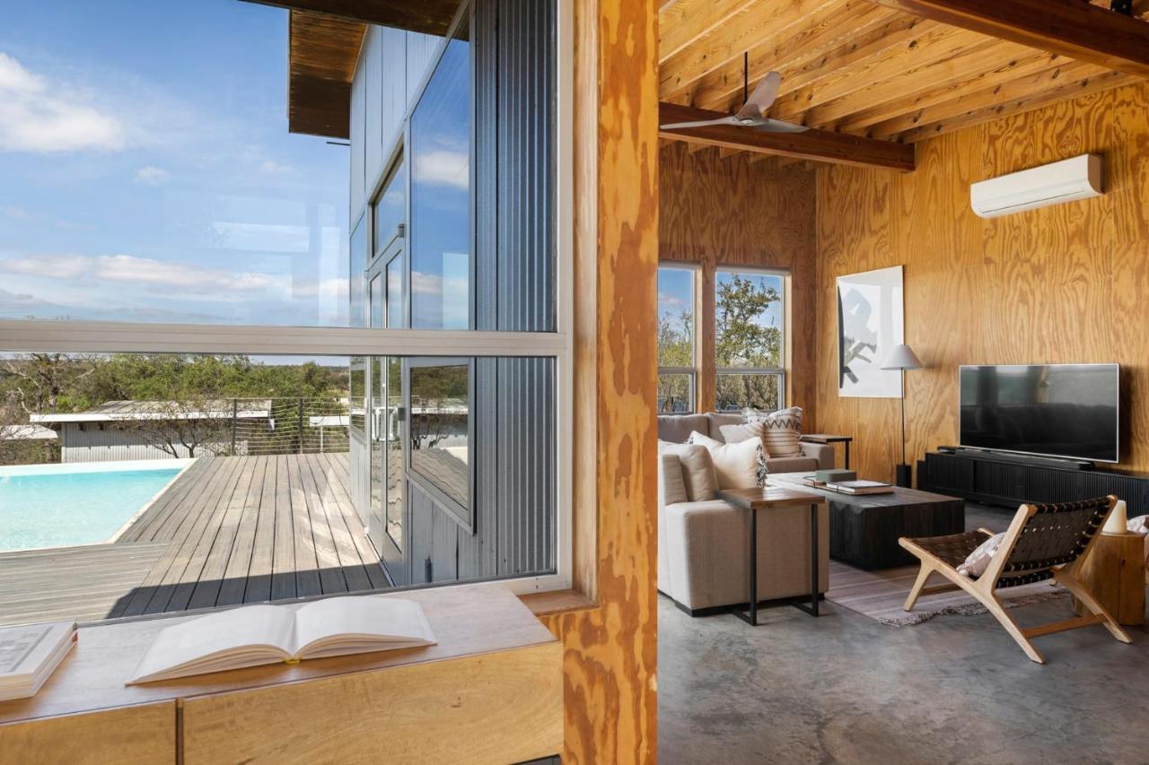 Lazo House - Riverfront With Overlooking Llano River エクステリア 写真