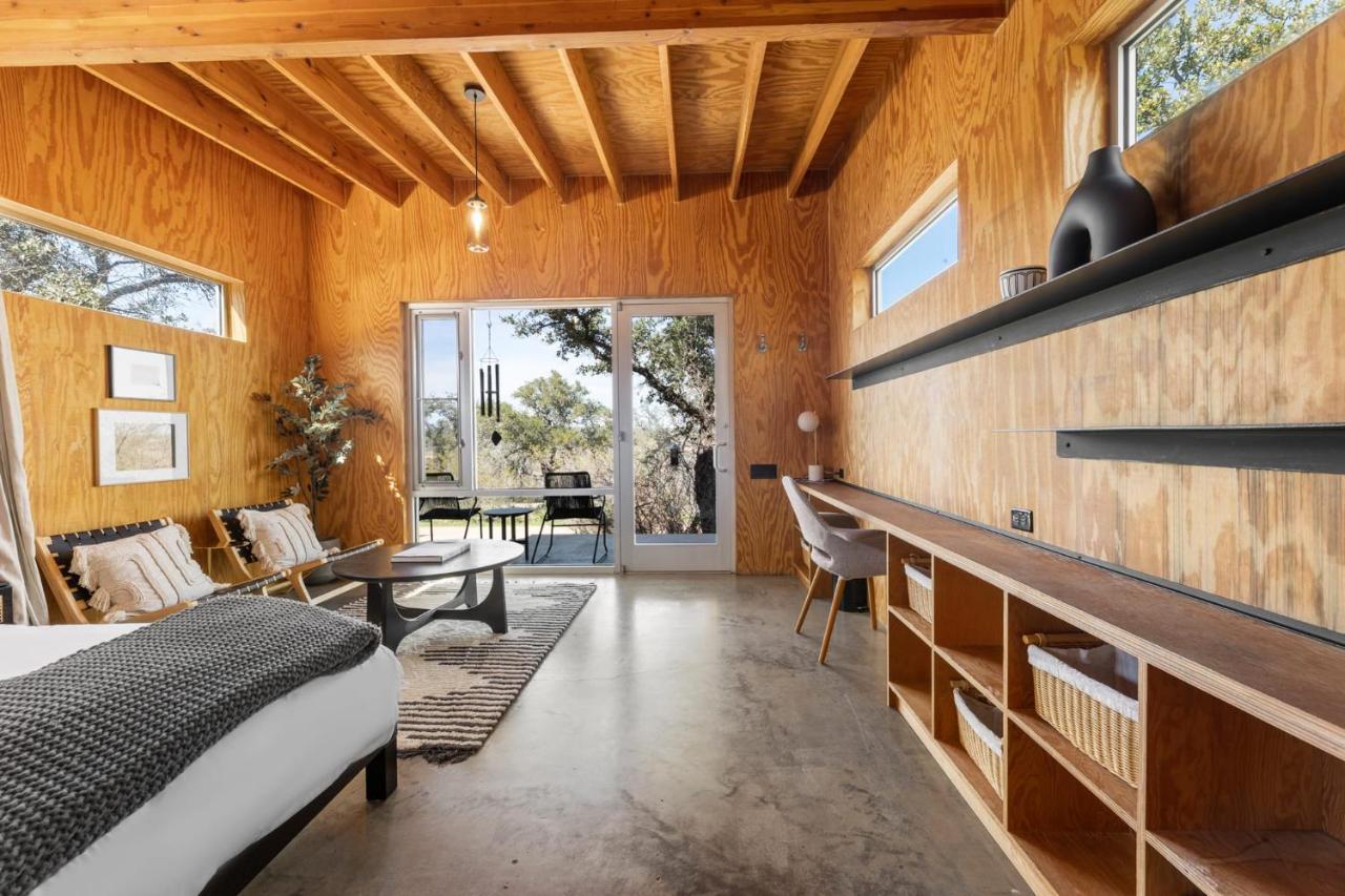 Lazo House - Riverfront With Overlooking Llano River エクステリア 写真