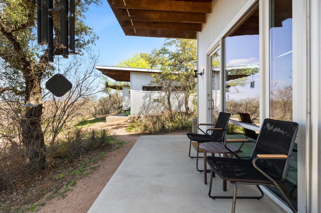 Lazo House - Riverfront With Overlooking Llano River エクステリア 写真