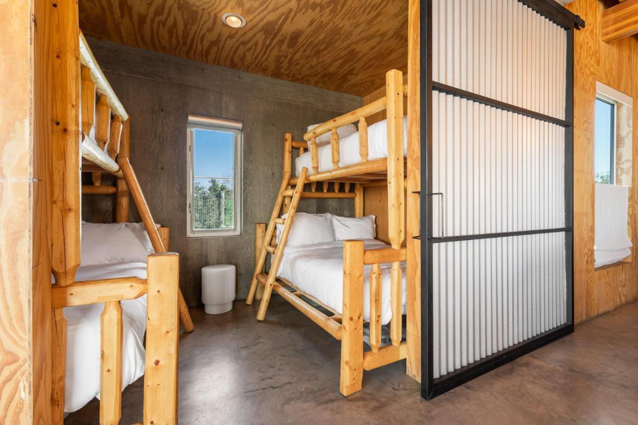Lazo House - Riverfront With Overlooking Llano River エクステリア 写真