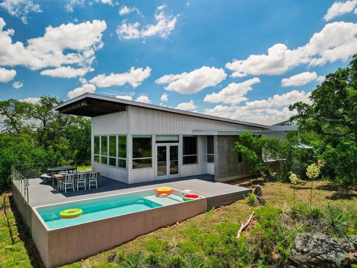Lazo House - Riverfront With Overlooking Llano River エクステリア 写真