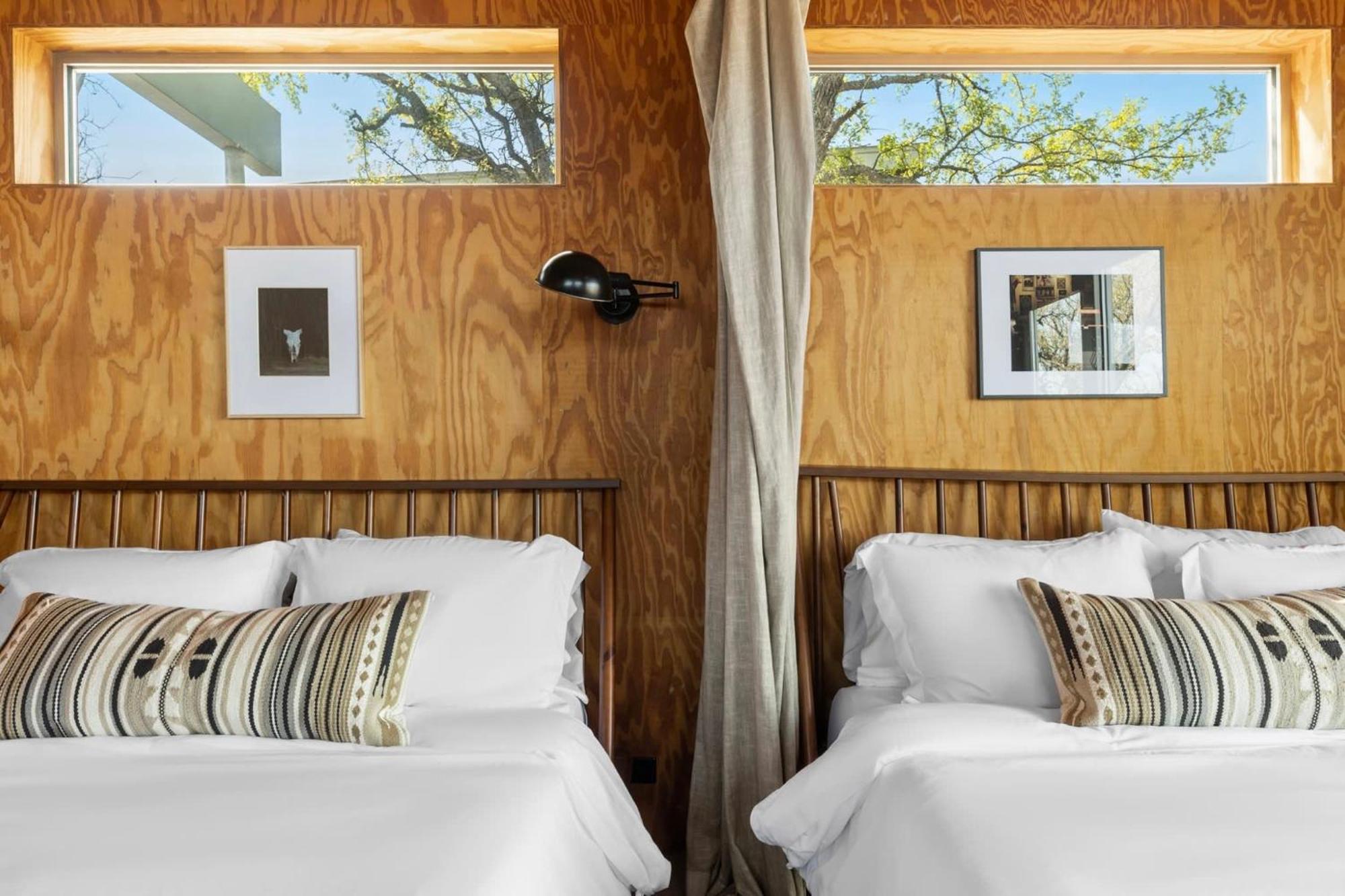 Lazo House - Riverfront With Overlooking Llano River エクステリア 写真