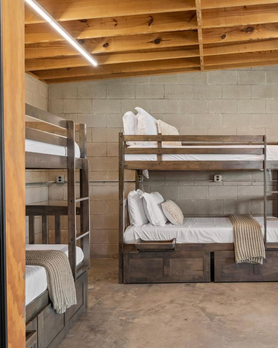 Lazo House - Riverfront With Overlooking Llano River エクステリア 写真