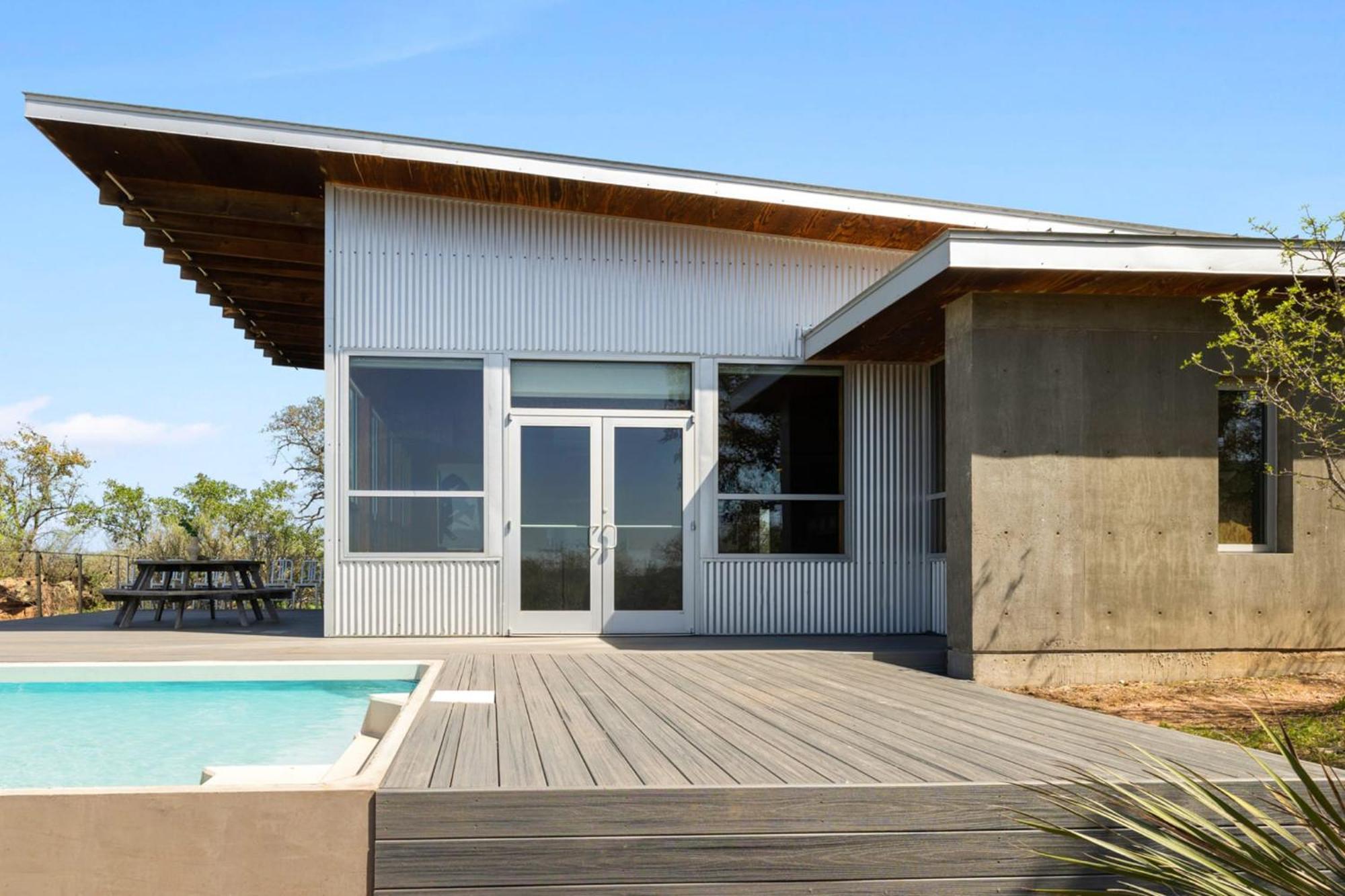 Lazo House - Riverfront With Overlooking Llano River エクステリア 写真