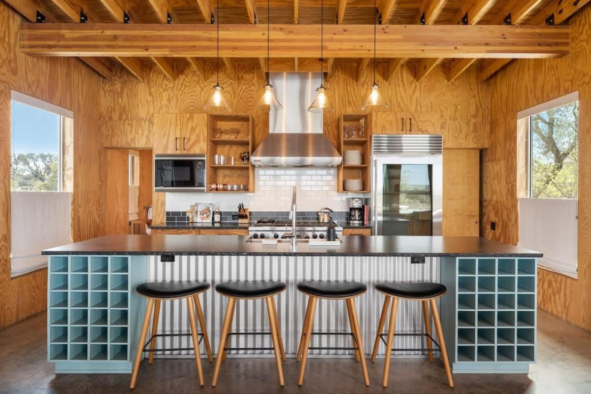 Lazo House - Riverfront With Overlooking Llano River エクステリア 写真