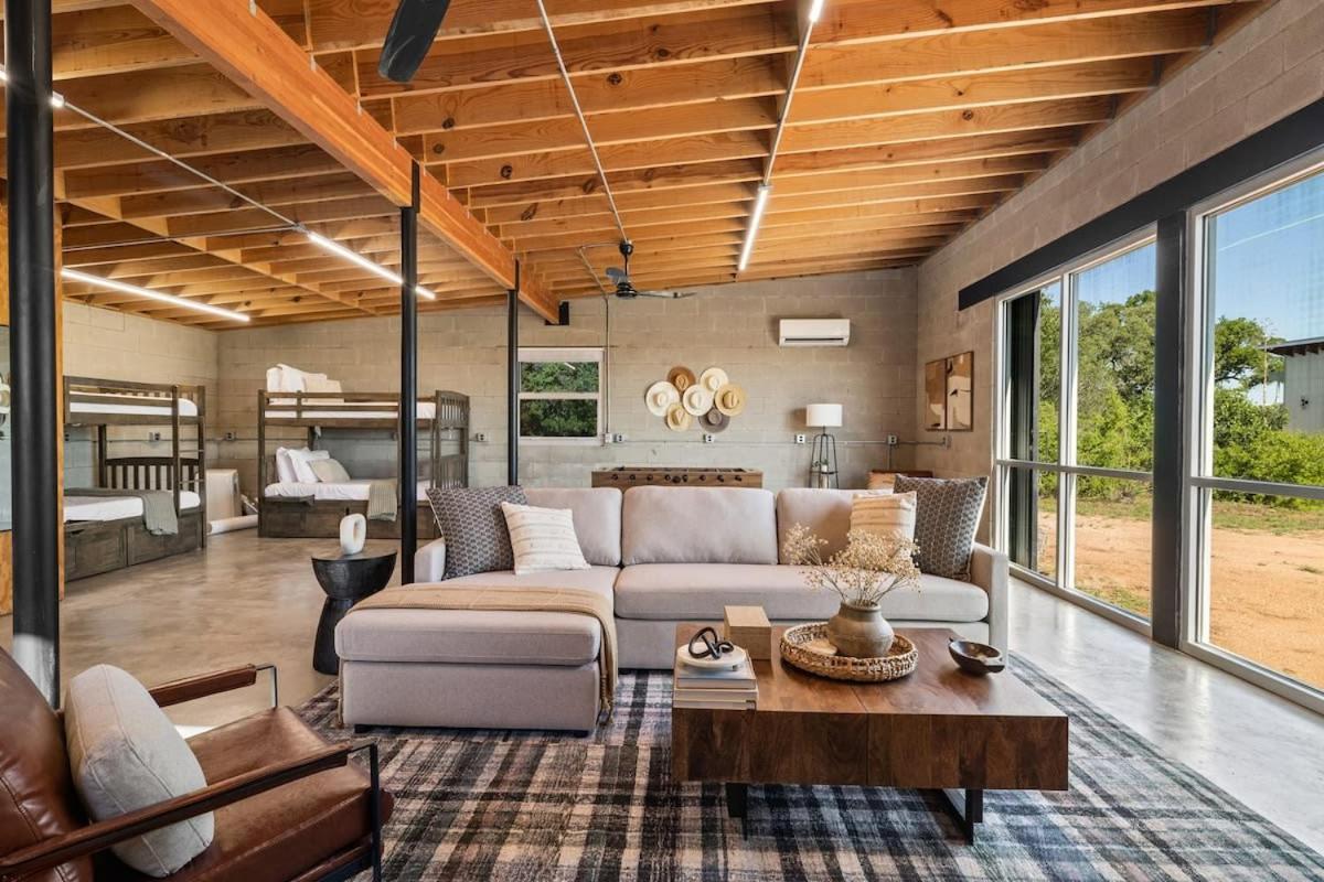Lazo House - Riverfront With Overlooking Llano River エクステリア 写真