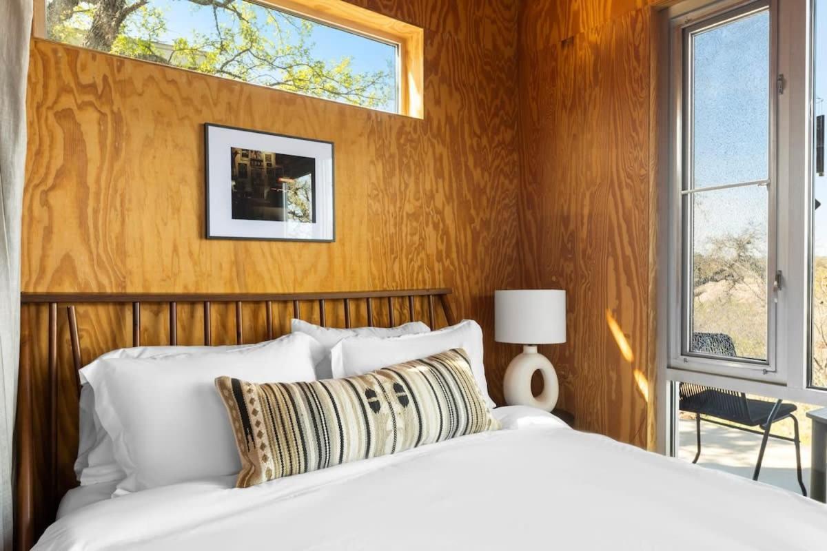 Lazo House - Riverfront With Overlooking Llano River エクステリア 写真