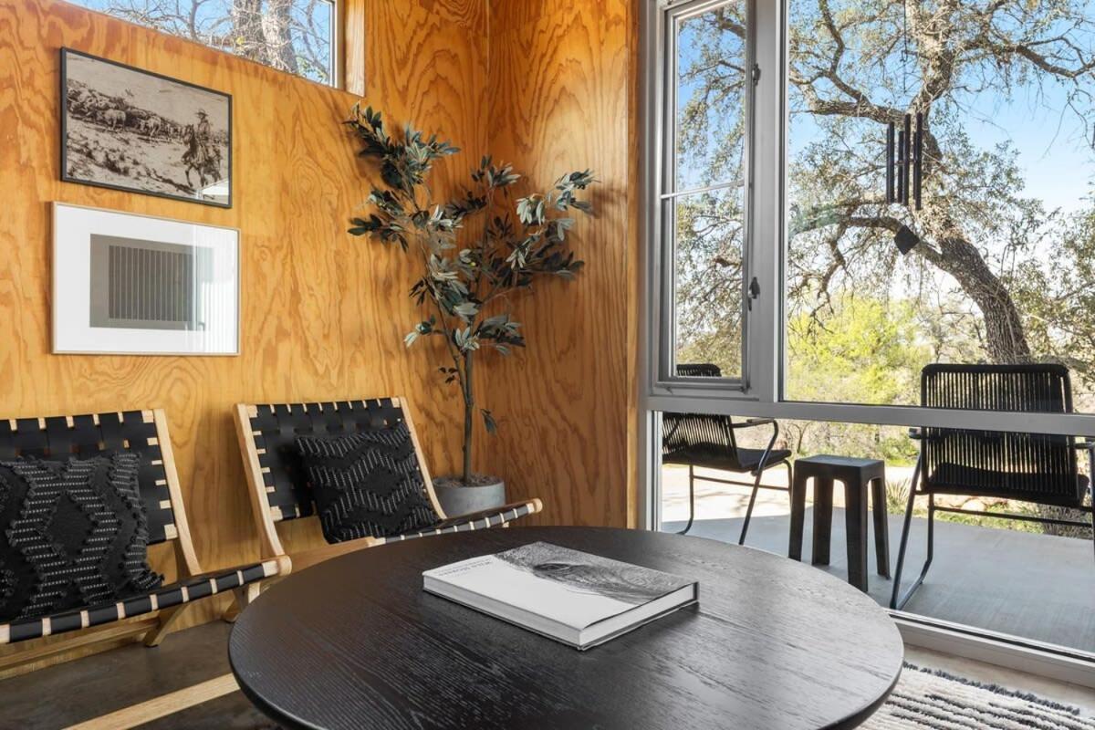 Lazo House - Riverfront With Overlooking Llano River エクステリア 写真