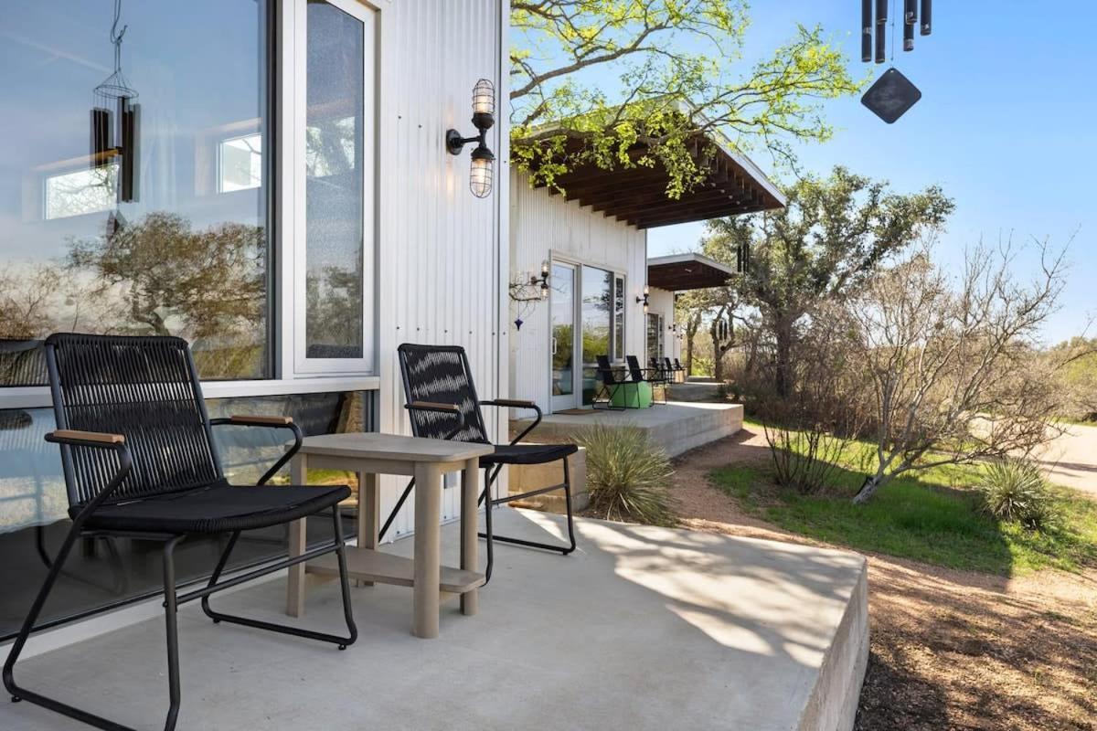 Lazo House - Riverfront With Overlooking Llano River エクステリア 写真