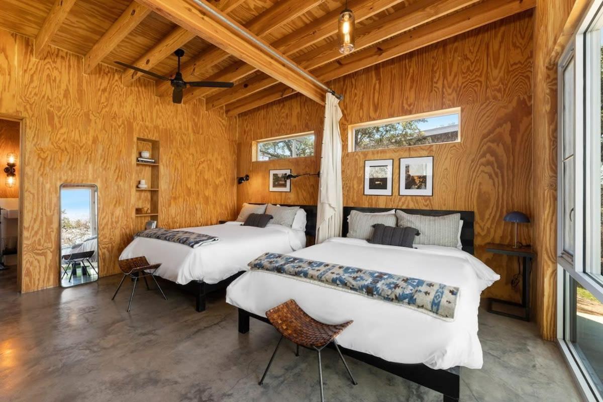 Lazo House - Riverfront With Overlooking Llano River エクステリア 写真