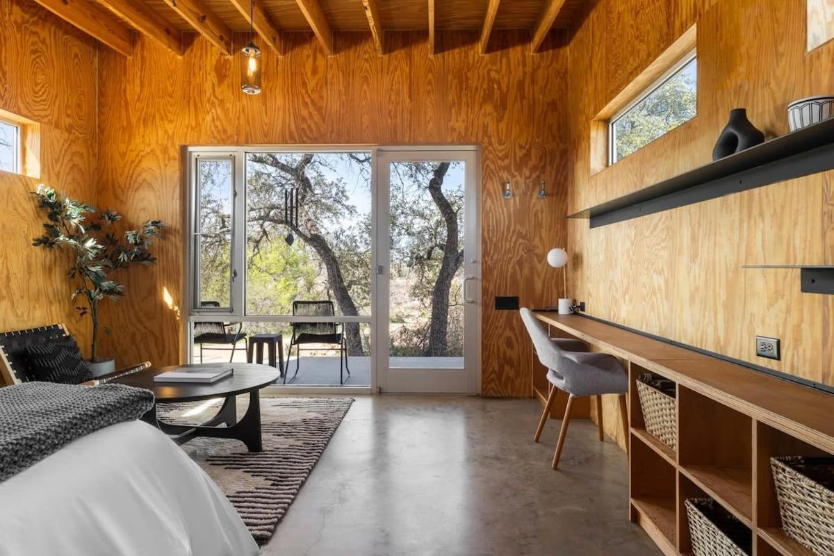 Lazo House - Riverfront With Overlooking Llano River エクステリア 写真